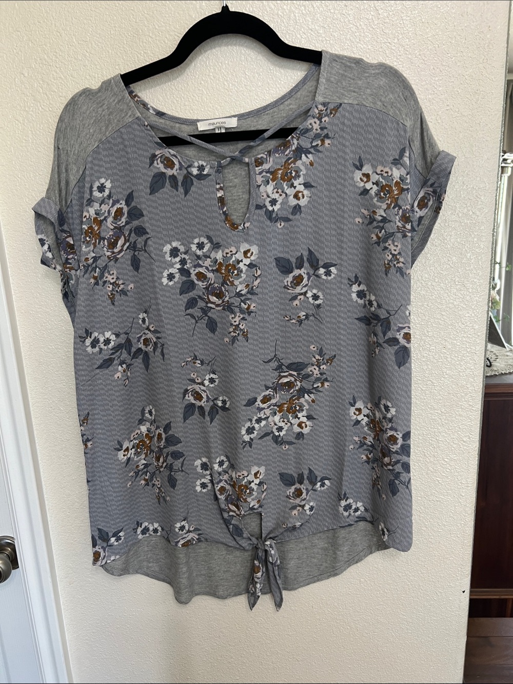 Maurice’s Gray Floral Tie-Front Short Sleeve Top